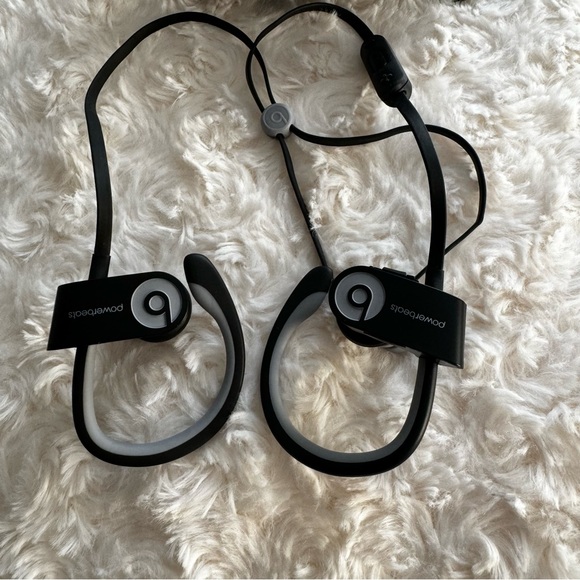 Beats PowerBeats 2 Wireless Bluetooth In Ear Headphones - Picture 4 of 7